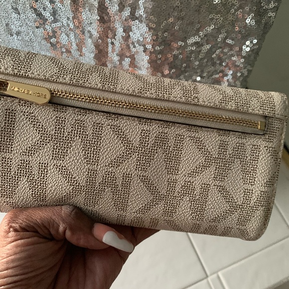 Michael Kors hobo and wallet set ( It’s a 2 fer- bundle) EUC. No call outs - Picture 4 of 16